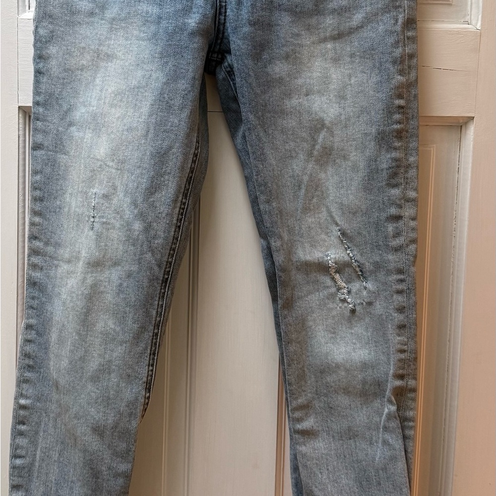 Kut from the Kloth Light denim Skinny Jeans with pearls on bottom